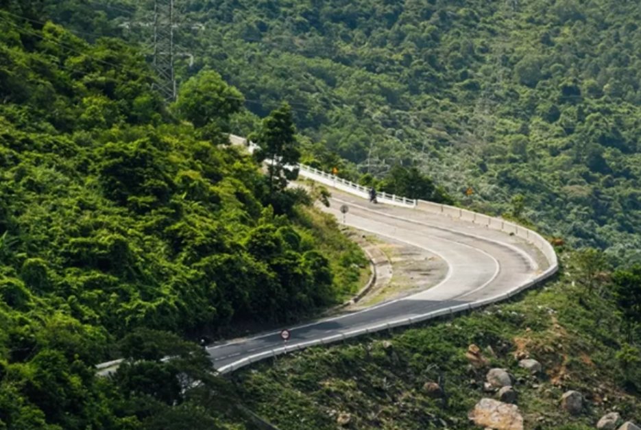 Hai Van Pass vs Ha Giang Loop: Scenic Routes in Vietnam